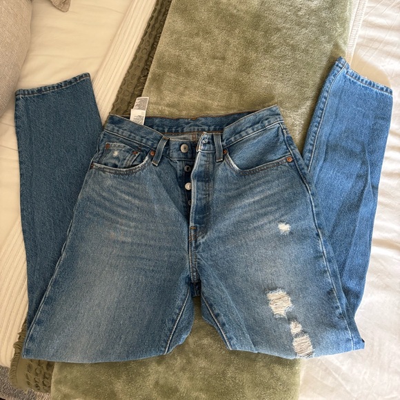 Levi Straight Leg Wedgie Fit Jeans - Picture 1 of 9